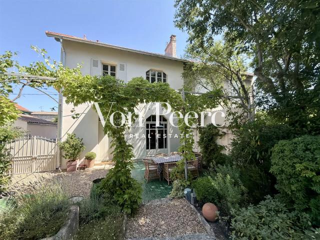 Charmante maison de caractère rénovée avec jardin et piscine. m² Saint Rémy de Provence