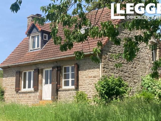 Charmante maison de deux chambres et joli jardin avec des arbres fruitiers matures et une belle vue