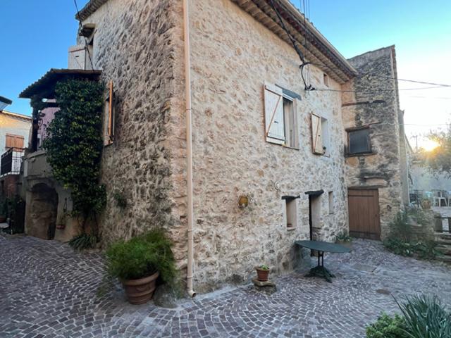 Charmante maison de hameau T3 avec remise et terrain supplém