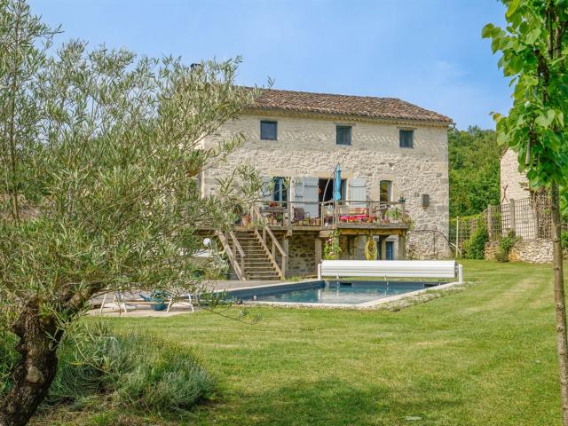 Charmante maison de hameau tout confort de 147 m2 avec 3 cha. 147m² Montcuq en Quercy Blanc
