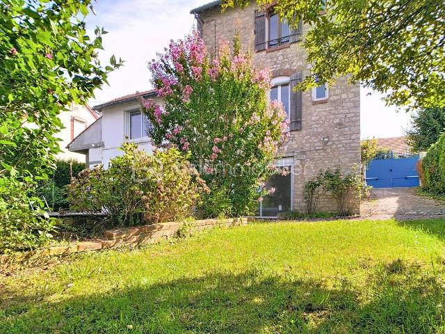 Charmante maison de pierre à Amilly