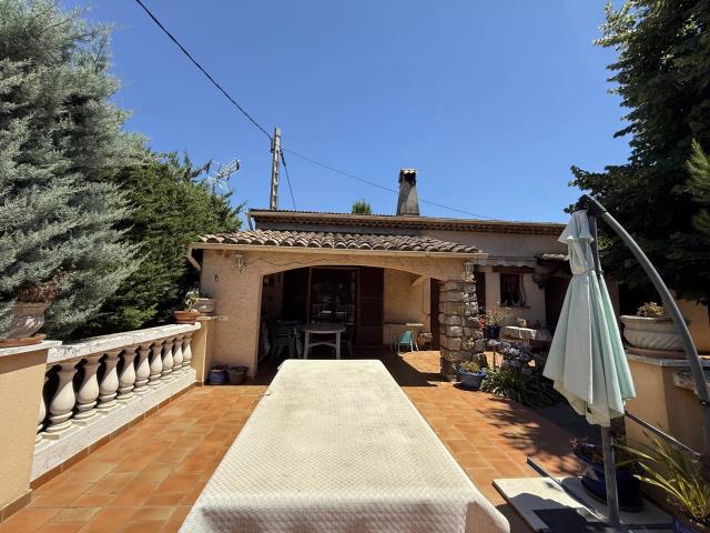 Charmante maison de plain pied avec grand terrain dans un se. 93m² Le Cannet