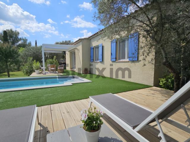 Charmante maison de plain pied avec jardin méditerranéen et