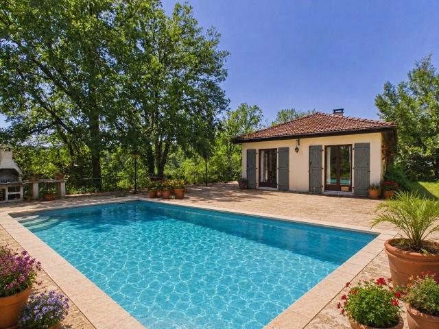 Charmante maison de plain pied de 3 chambres avec piscine à. 98m² Siorac en Périgord