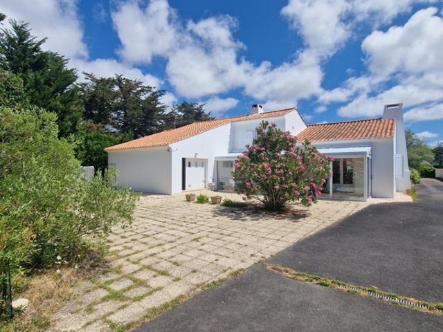 Charmante maison de plain pied de 130m2 avec grand terrain a