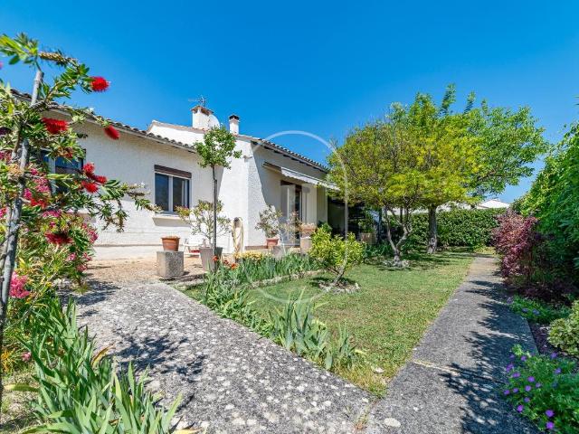 Charmante maison de plain pied rénovée avec jardin à vendre. 122m² Uzès