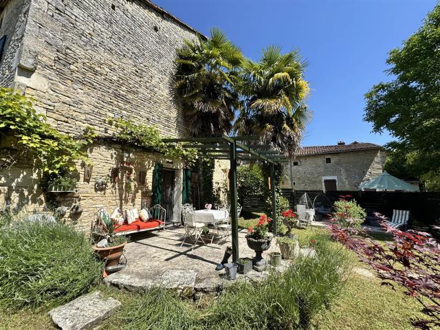 Charmante Maison de village 141m² Aunac sur Charente