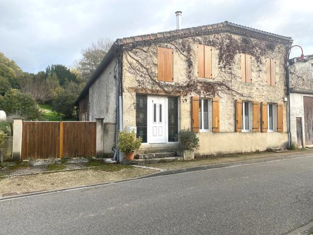 CHARMANTE MAISON DE VILLAGE