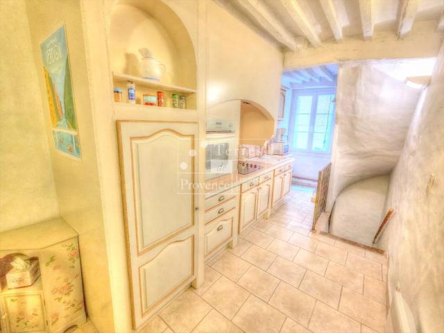 Charmante maison de village à Aups, 71 m², 2 chambres 69m² Aups