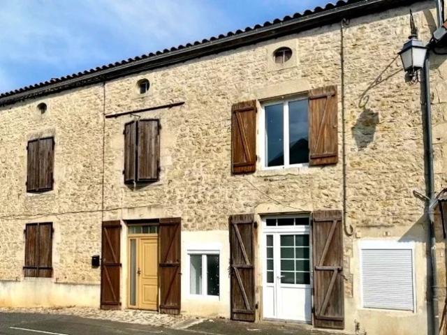 Charmante maison de village à Joussé