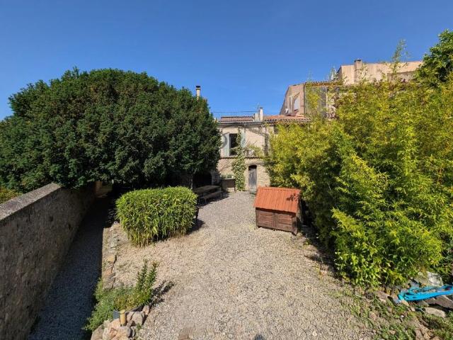 Charmante maison de village à La Bastide des Jourdans avec jardin et garage