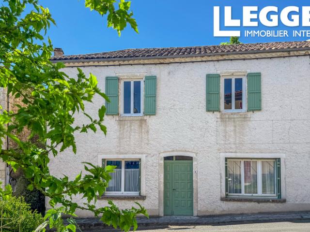 Charmante maison de village à Montcuq avec 5 chambres, 2 salles de bains, et un jardin plat et privatif