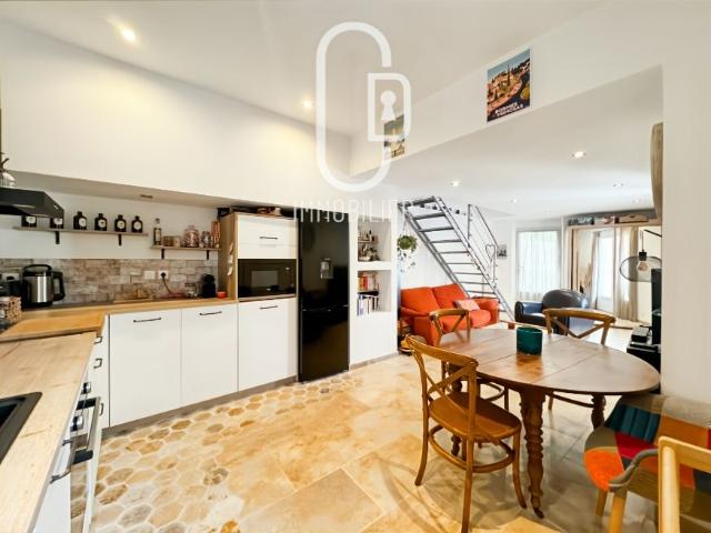 CHARMANTE MAISON DE VILLAGE AU COEUR DE VENTABREN 67 M2 HABITABLES 84 m2 AU SOL