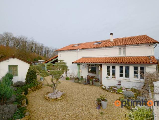 ?Charmante maison de village au style élégant à Nieuil, Charente?
