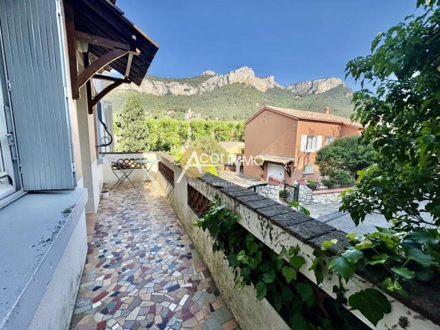Charmante maison de village au Revest les eaux