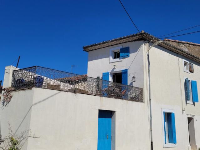 Charmante maison de village avec 165 m2 d’espace de vie, 3 chambres et une jolie maison en terrasse ensoleillée
