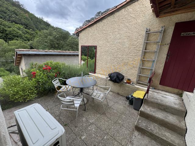 Charmante maison de village avec terrasse et cave
