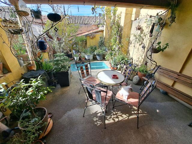 Charmante maison de village avec terrasse et garage. Centre Malaucène