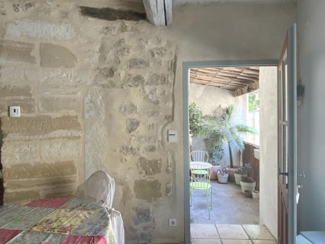 Charmante maison de village avec terrasse et garage à 3 km d