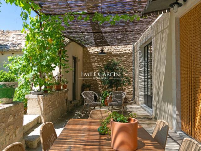 Charmante maison de village avec bassin à vendre Saint Remy De Provence Confidentiel