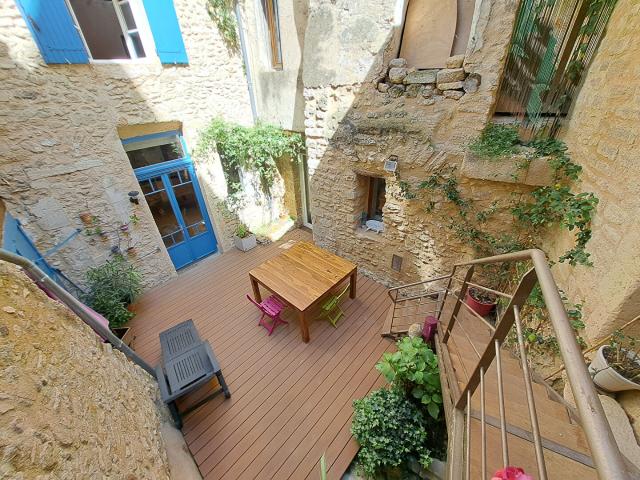Charme, authenticité et beau potentiel au coeur du village de Malaucène