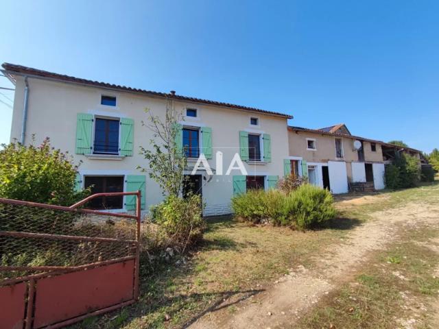 Charmante Maison de Village avec Grange à Barro