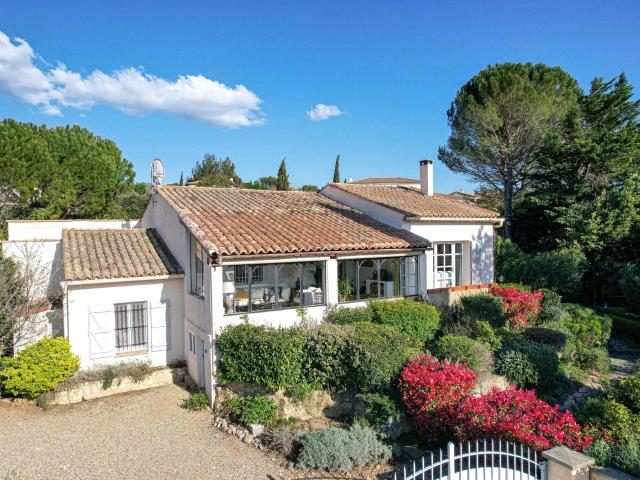 Charmante maison de village avec jardin, piscine et garage