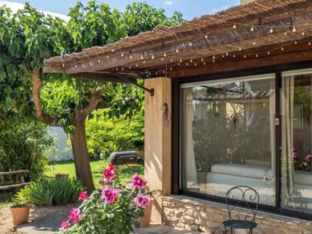 Charmante maison de village avec jardin, proche d'Uzès