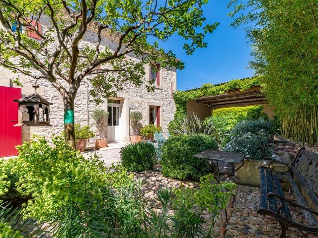 Charmante Maison de village avec piscine à débordement. 242m² Sommières