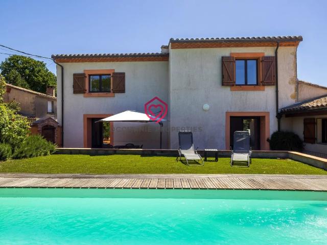 Charmante maison de village avec piscine chauffée et garage à Fanjeaux