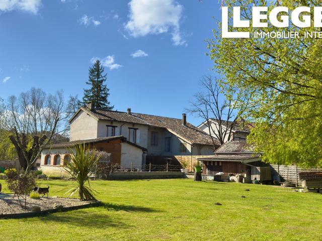 Charmante maison de village de 3 chambres avec grand jardin paysager en bordure de Vazerac