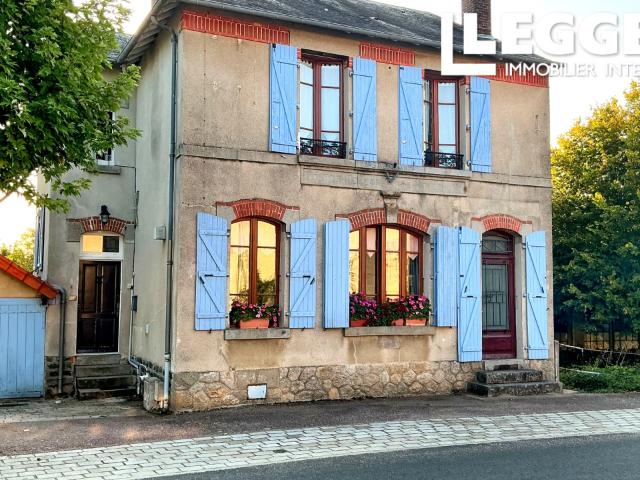 Charmante maison de village de 3 chambres, rénovée avec goût avec garage et jardin attenant