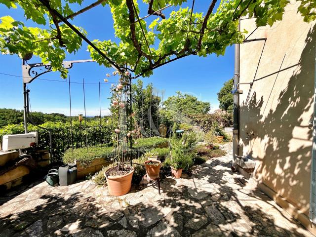 Charmante maison de village de 130 m2 environ avec garage 130m² Vaison la Romaine
