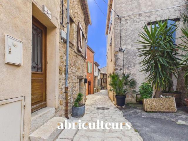 Charmante maison de village de 51 m² Au calme en plein centre de Callian Sur 3 niveaux