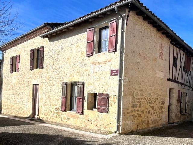 Charmante maison de village entièrement restaurée, 5 pièces, 3 chambres, au coeur du triangle Saint Clar / Fleurance / Lectoure