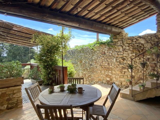 Charmante maison de village en pierre avec terrasses et vue