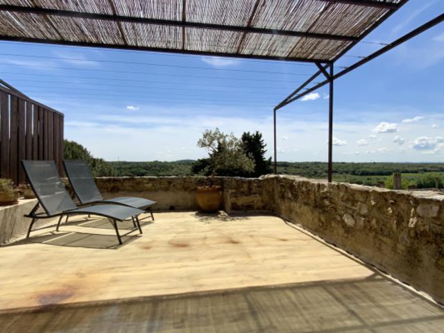 Charmante maison de village en pierre avec terrasses et vue