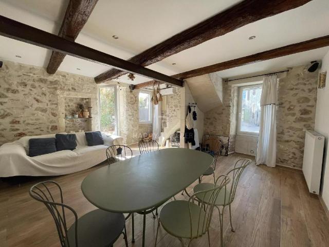 Charmante maison de village en pierre à Mouriès