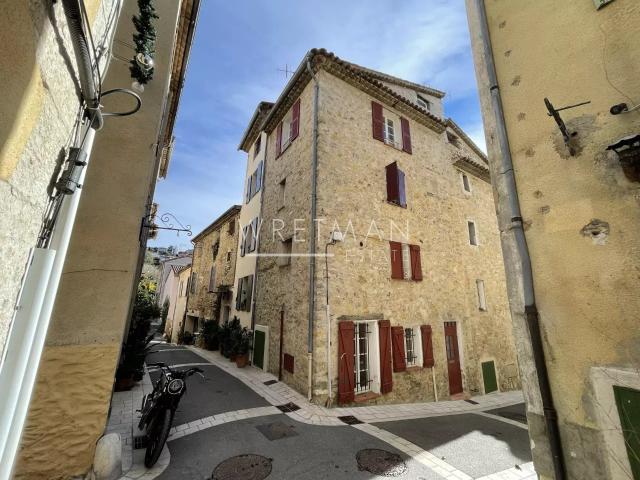 Charmante maison de village en pierre entièrement rénovée au. 51m² Valbonne