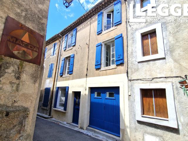 Charmante maison de village en pierre T4, 2 sdb, pleine de caractère, avec un jardin intérieur et 2 terrasses