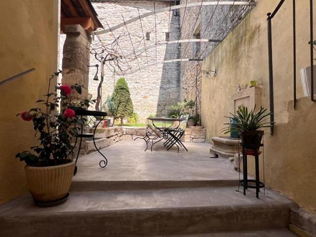Charmante maison de village en pierres à Barjac