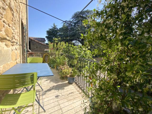 Charmante maison de village en pierres avec terrasse