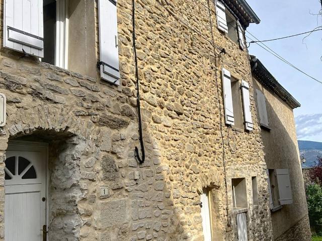 Charmante maison de village en pierres, entièrement restauré