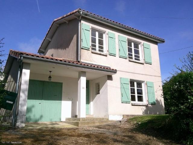 Charmante Maison de Village Non Mitoyenne Avec 3 Chambres 70m² Villefagnan