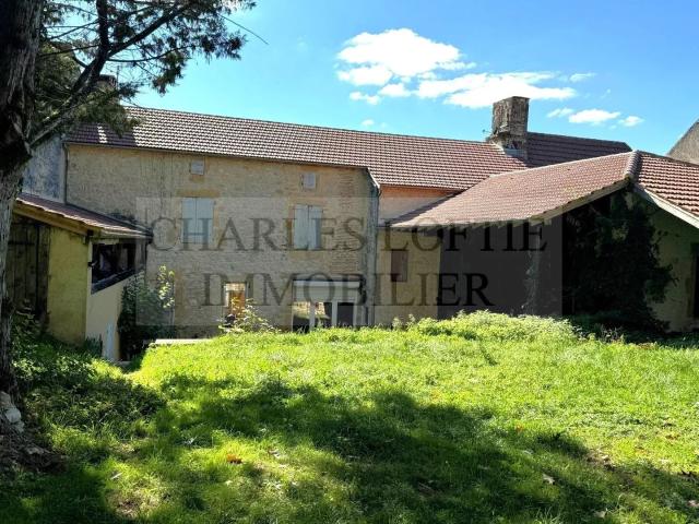 Charmante maison de village spacieuse en pierre avec superbe 130m² Cazals