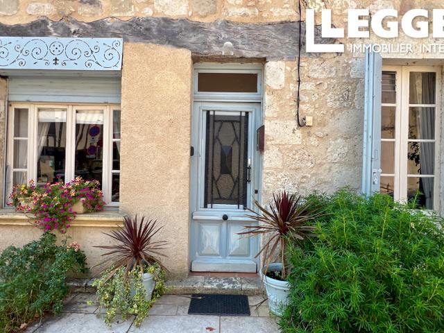 Charmante maison de village pleine de caractère, avec cour intérieur et à deux pas de la vie et des commodités