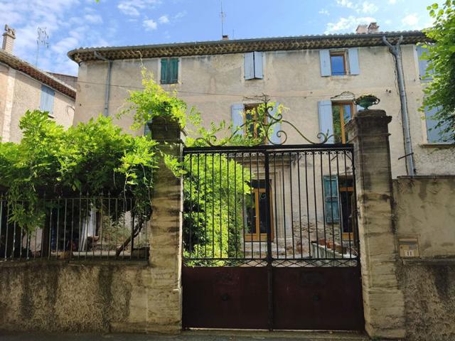Charmante maison de village rénovée avec extérieur ? Malemort du Comtat