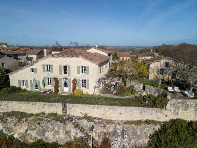 Charmante maison de village rénovée avec vues superbes