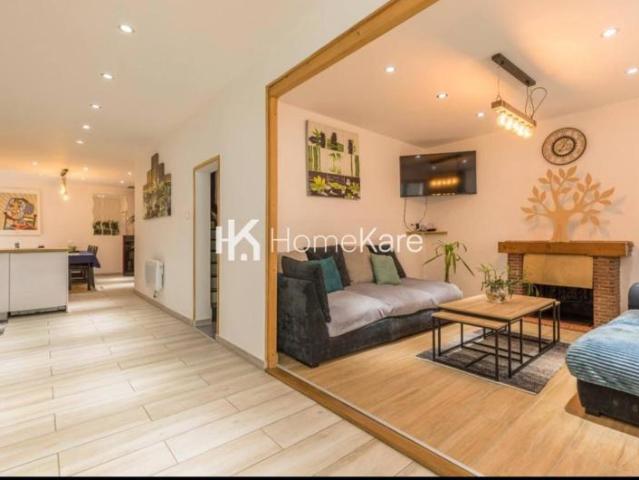 CHARMANTE MAISON DE VILLAGE T5 AVEC JARDIN PRIVATIF