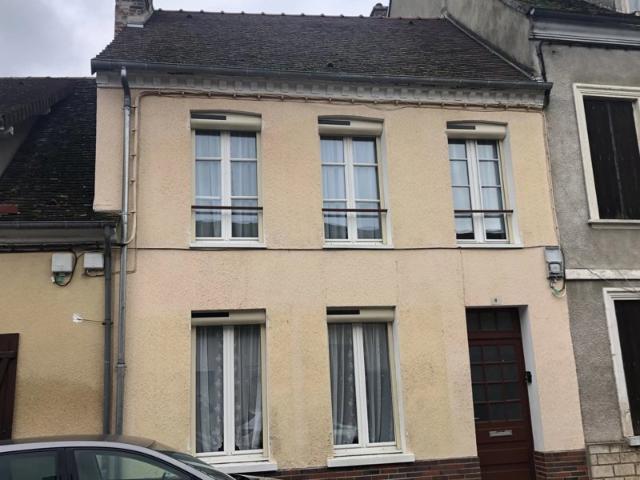 Charmante maison de ville avec cour et dépendance Villeneuve l'Archevêque